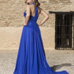 Elegante vestido largo de fiesta de gasa en color azul eléctrico